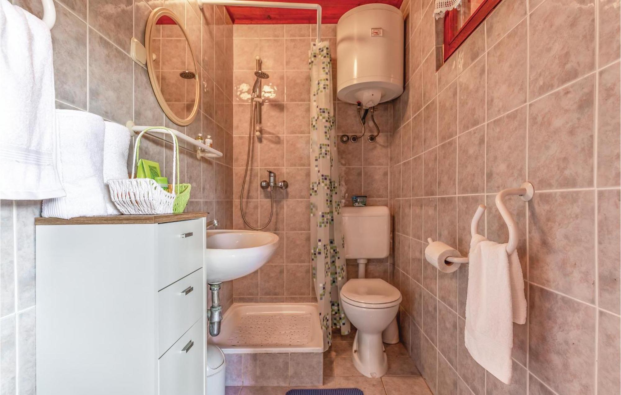 1 Bedroom Pet Friendly Home In Šišan Exterior foto