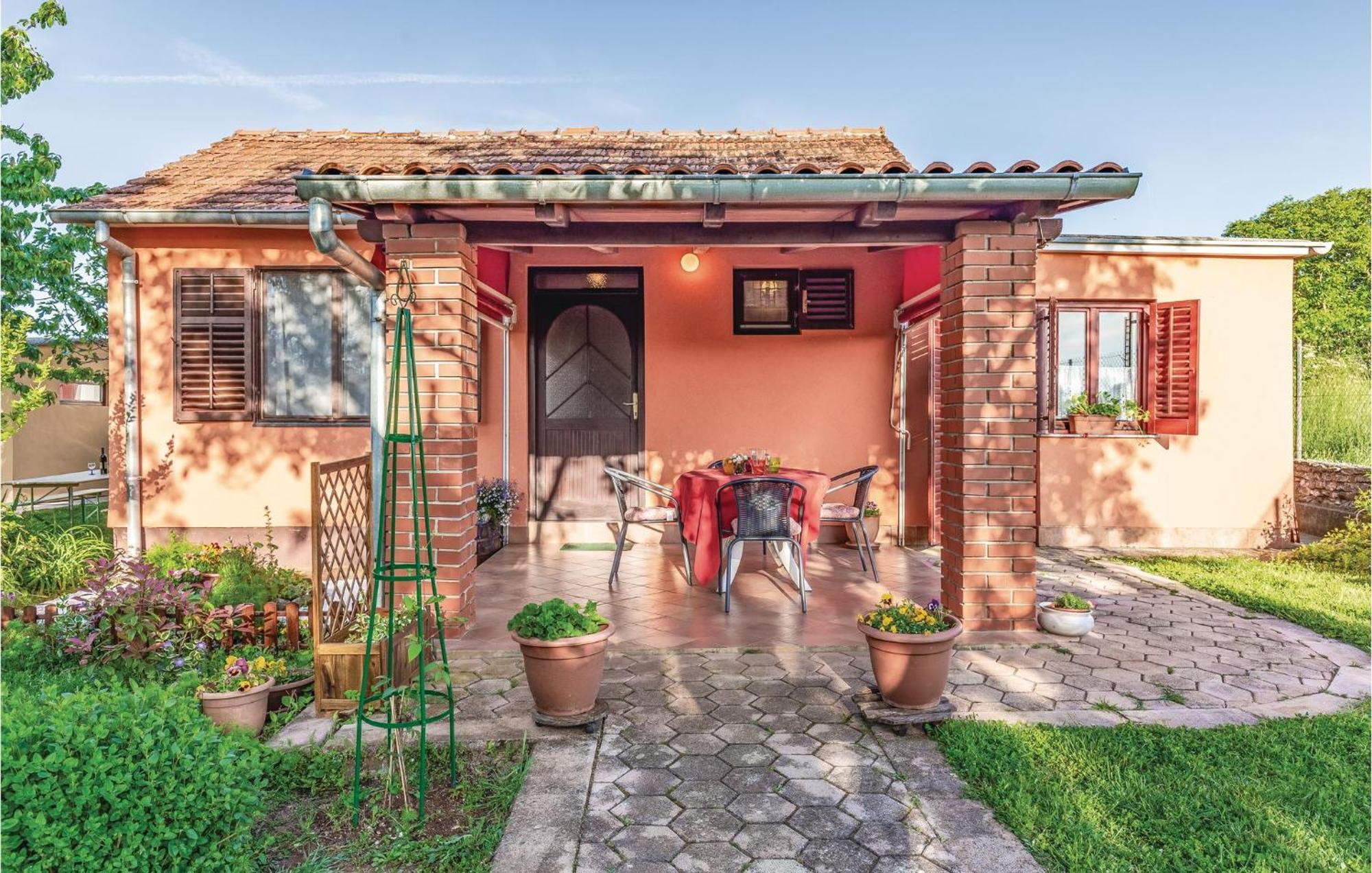 1 Bedroom Pet Friendly Home In Šišan Exterior foto